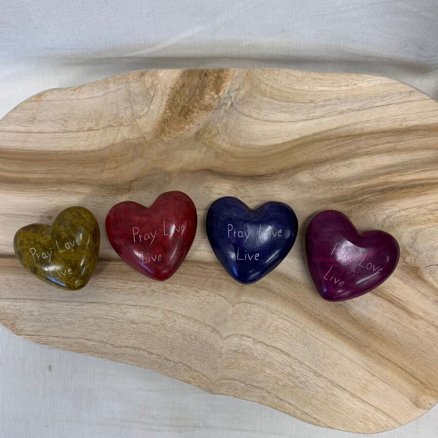 Pray love live blauw hart steen - 5500359581 - Fairtrade bij MajesticAlly